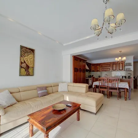 Bright And Airy 3br With Private Terrace By 360 Estates Appartement