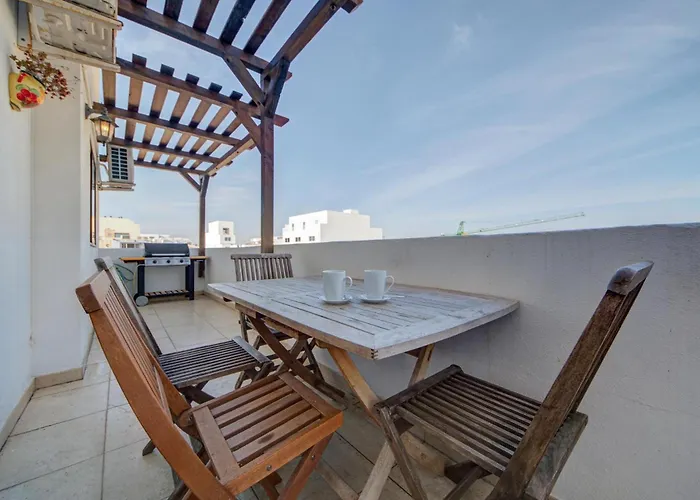 Bright And Airy 3br With Private Terrace By 360 Estates Marsaskala