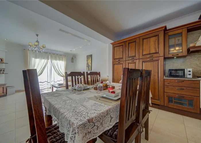 Bright And Airy 3br With Private Terrace By 360 Estates Appartement