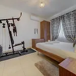 Bright And Airy 3br With Private Terrace By 360 Estates 아파트