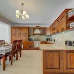 Bright And Airy 3br With Private Terrace By 360 Estates