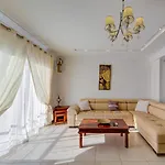 Bright And Airy 3br With Private Terrace By 360 Estates *