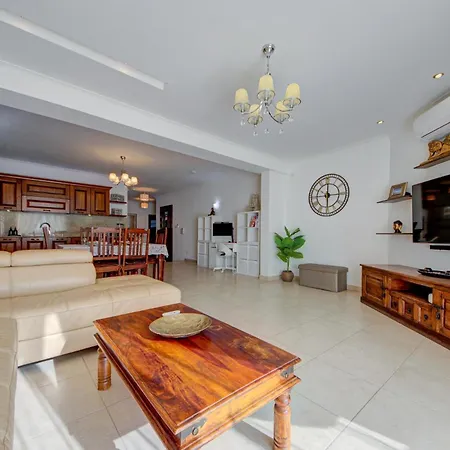 Bright And Airy 3br With Private Terrace By 360 Estates Διαμέρισμα *