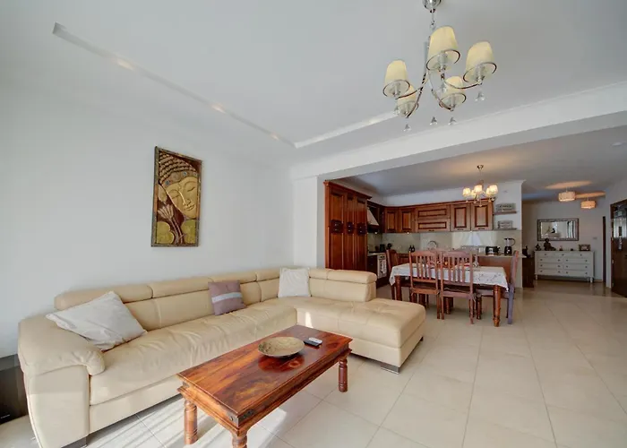 Bright And Airy 3br With Private Terrace By 360 Estates Διαμέρισμα