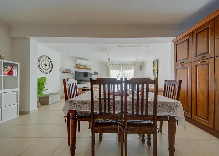 Bright And Airy 3br With Private Terrace By 360 Estates Διαμέρισμα *