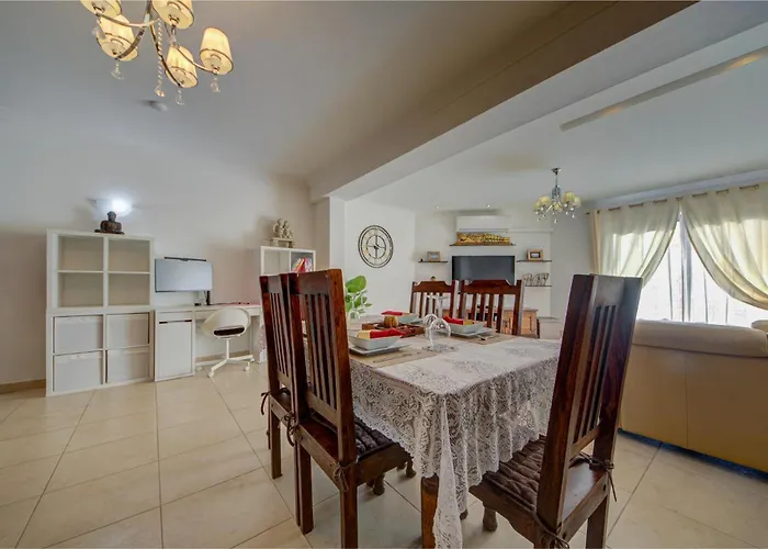 Bright And Airy 3br With Private Terrace By 360 Estates شقة