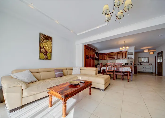 Bright And Airy 3br With Private Terrace By 360 Estates Διαμέρισμα *