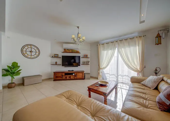 Bright And Airy 3br With Private Terrace By 360 Estates شقة